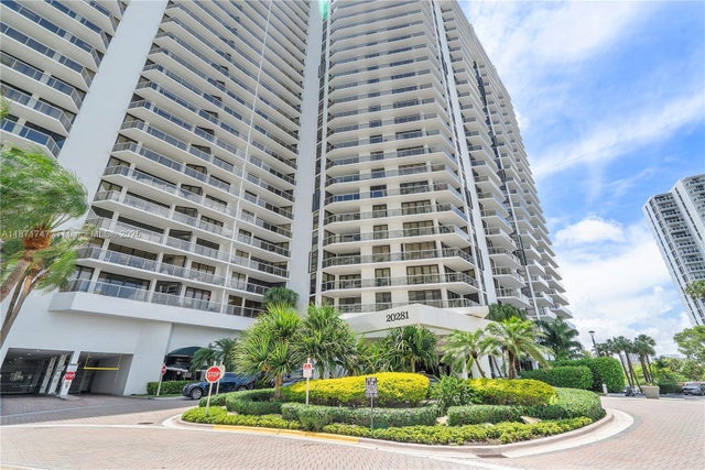 5 of 43 - 20281 E Country Club Dr 604, Aventura, FL