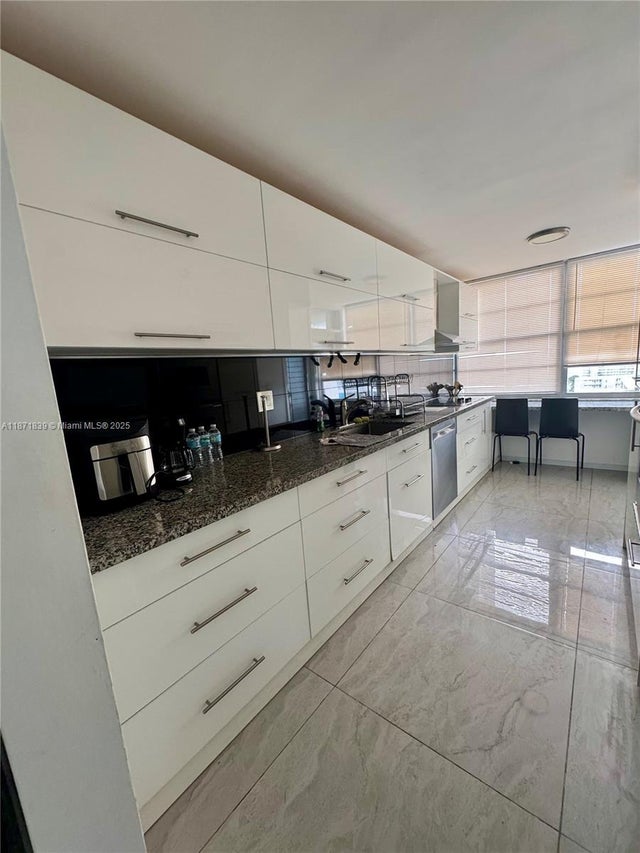 2 of 28 - 18071 Biscayne Blvd 1104, Aventura, FL