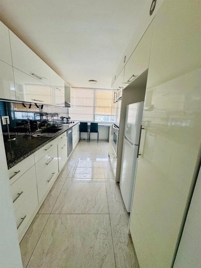 4 of 28 - 18071 Biscayne Blvd 1104, Aventura, FL