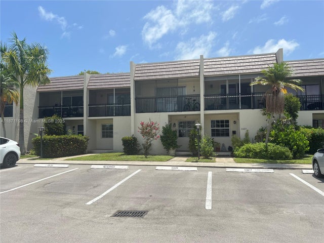 1 of 29 - 1325 N 15th Ave 23, Hollywood, FL