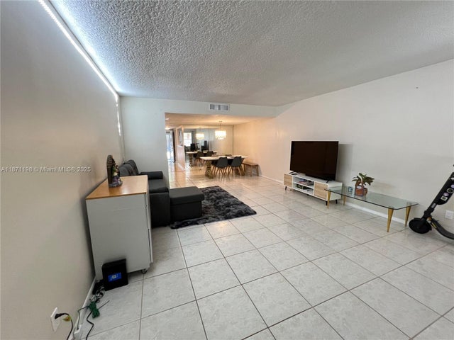 3 of 29 - 1325 N 15th Ave 23, Hollywood, FL