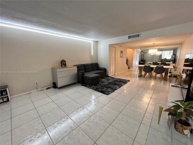 5 of 29 - 1325 N 15th Ave 23, Hollywood, FL