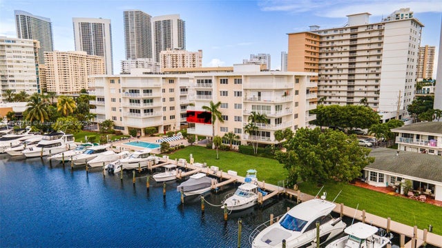 4 of 22 - 126 Golden Isles Dr 34a, Hallandale Beach, FL