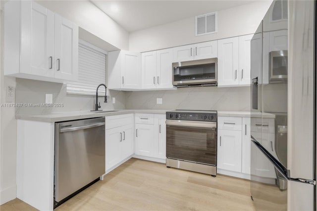 4 of 27 - 613 Ne 159th St, Miami, FL