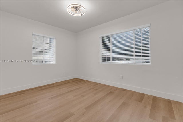 5 of 27 - 613 Ne 159th St, Miami, FL