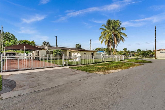 3 of 34 - 590 W 39th St, Hialeah, FL
