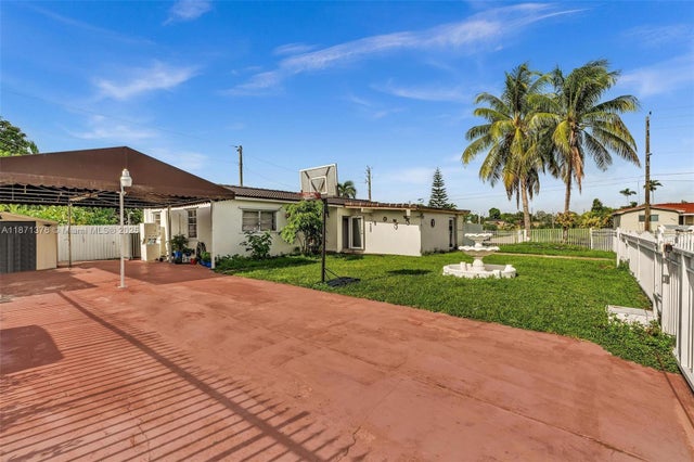 5 of 34 - 590 W 39th St, Hialeah, FL
