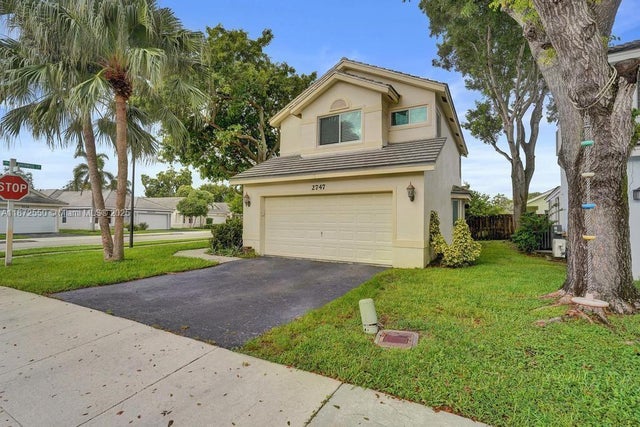 1 of 50 - 2747 Pinewood Ct, Davie, FL