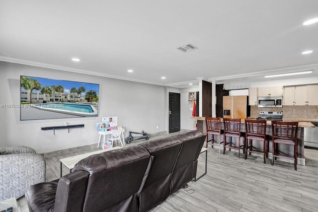 4 of 41 - 900 Crystal Lake Dr 2b, Deerfield Beach, FL