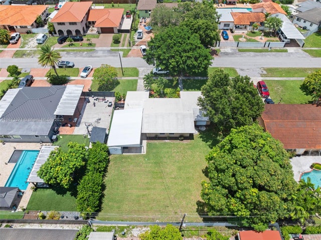 1 of 33 - 138 W 52nd St, Hialeah, FL