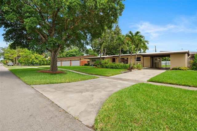 4 of 33 - 138 W 52nd St, Hialeah, FL
