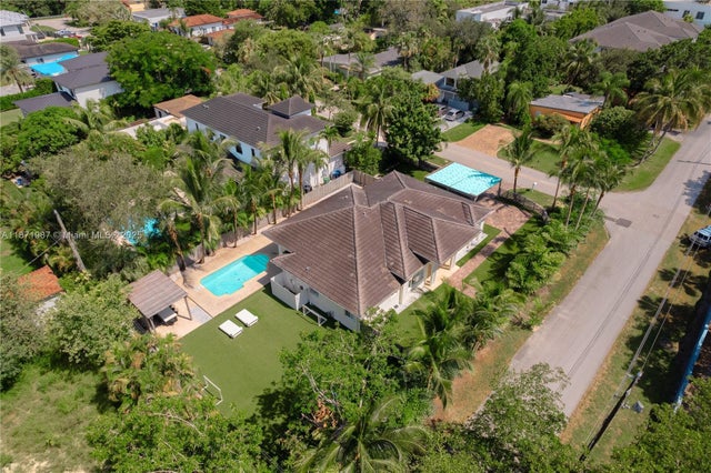 3 of 20 - 6495 Sw 83rd St, Miami, FL