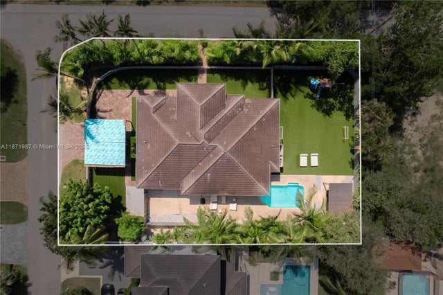 4 of 20 - 6495 Sw 83rd St, Miami, FL