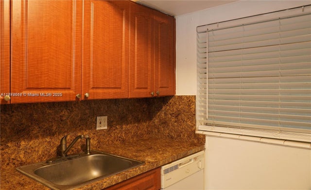 5 of 19 - 11855 Ne 19th Dr 10, North Miami, FL
