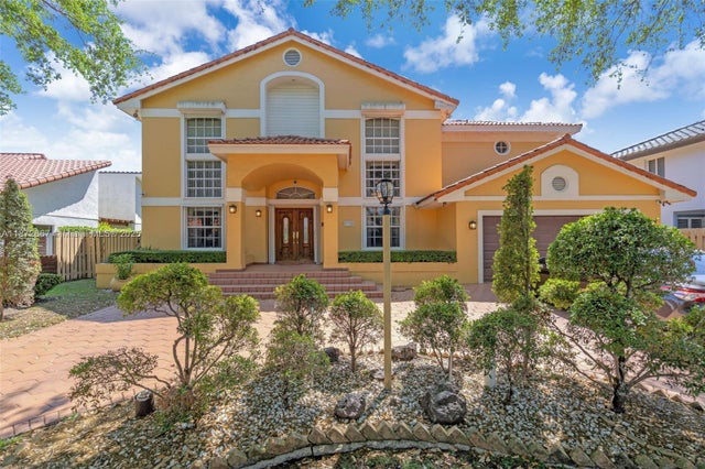 8320 Nw 167th Ter, Miami Lakes