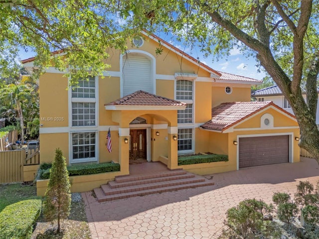 3 of 38 - 8320 Nw 167th Ter, Miami Lakes, FL