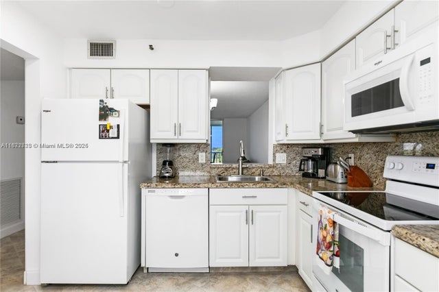 4 of 26 - 4550 Nw 18th Ave 709, Deerfield Beach, FL