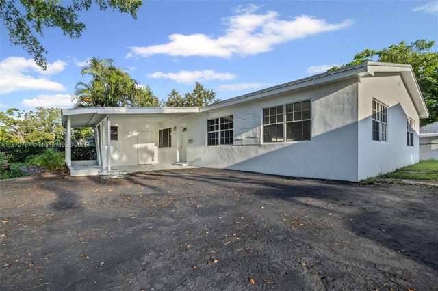 4 of 28 - 6825 Sw 12th St, Pembroke Pines, FL
