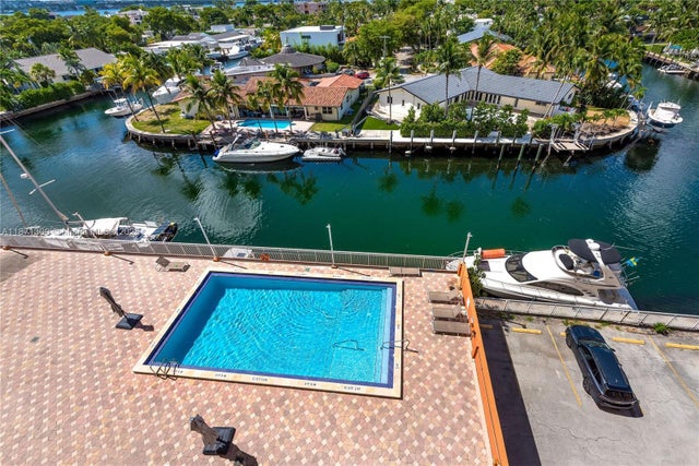 5 of 40 - 2450 Ne 135th St 607, North Miami, FL