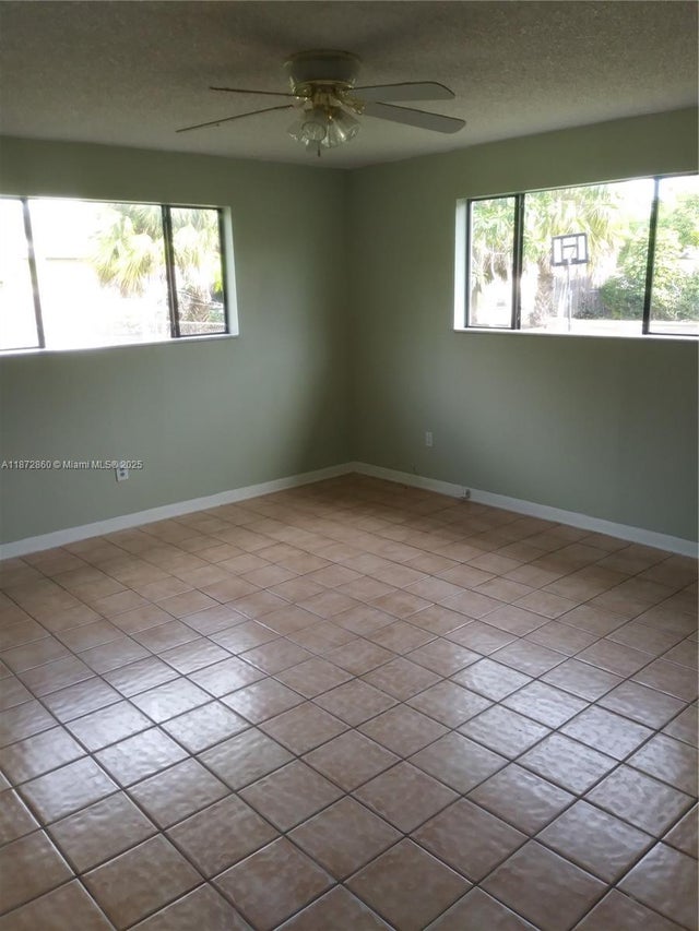 5 of 6 - 1265 Ne 138th St, North Miami, FL