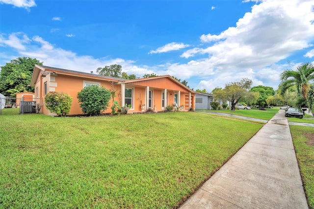 2 of 38 - 11024 Sw 157th Ter, Miami, FL