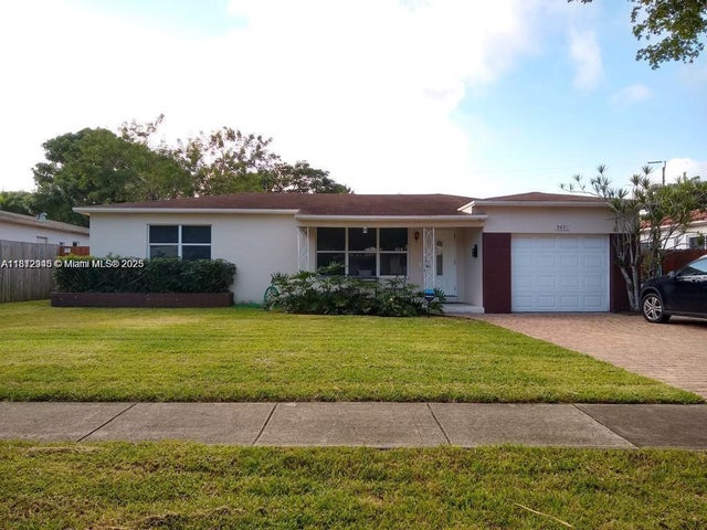 1 of 9 - 5634 Madison St, Hollywood, FL