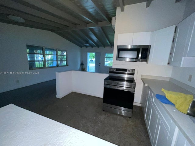3 of 16 - 1604 Nw 15th Ct, Fort Lauderdale, FL