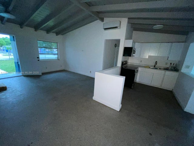 4 of 16 - 1604 Nw 15th Ct, Fort Lauderdale, FL