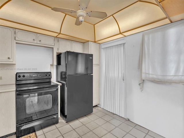 4 of 32 - 445 Ne 195th St 431, Miami, FL