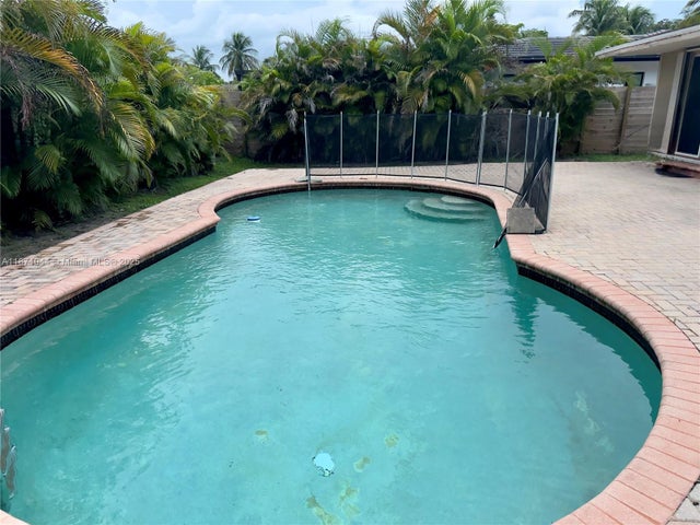 4 of 40 - 1890 Ne 211th Ter, Miami, FL