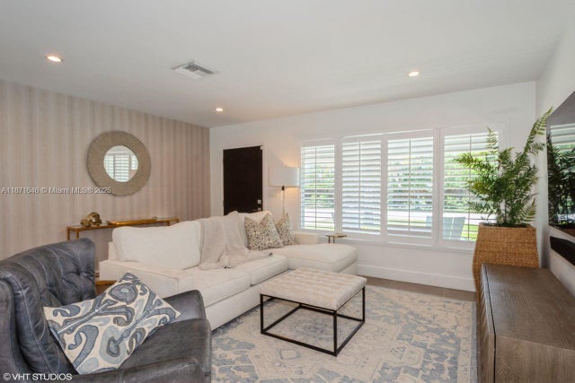 2 of 18 - 6240 Ne 21st Rd, Fort Lauderdale, FL