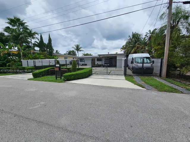 3 of 39 - 2543 Gulfstream Ln, Fort Lauderdale, FL