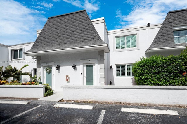 1 of 31 - 715 Ne 27th Ave, Hallandale Beach, FL