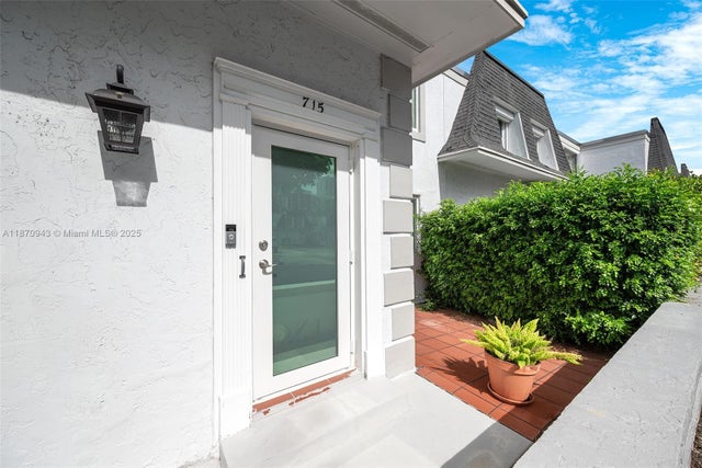 2 of 31 - 715 Ne 27th Ave, Hallandale Beach, FL