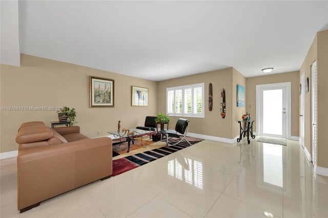 5 of 31 - 715 Ne 27th Ave, Hallandale Beach, FL