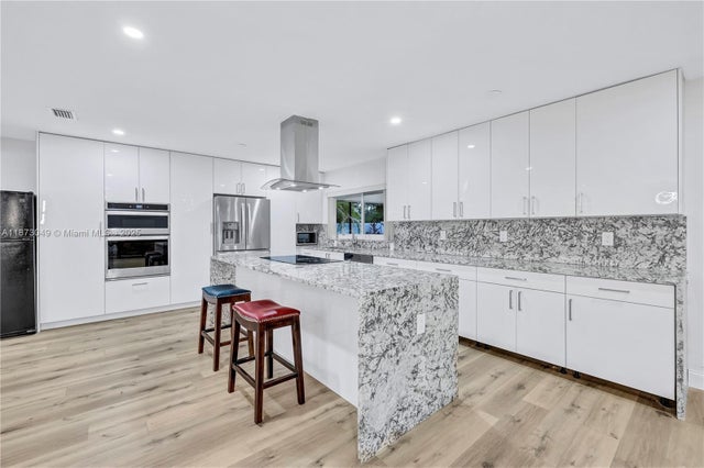 5 of 26 - 3211 Calle Largo Dr, Hollywood, FL