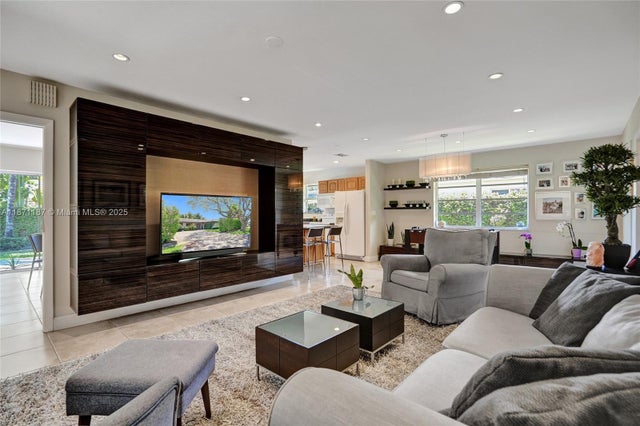 4 of 33 - 20101 Ne 20th Ct, Miami, FL