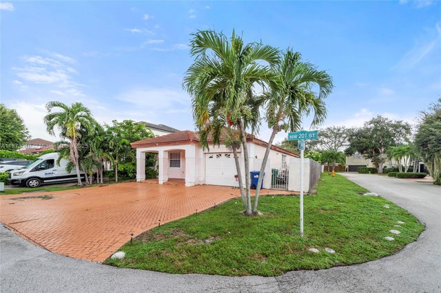 3 of 33 - 8155 Nw 201st St, Hialeah, FL