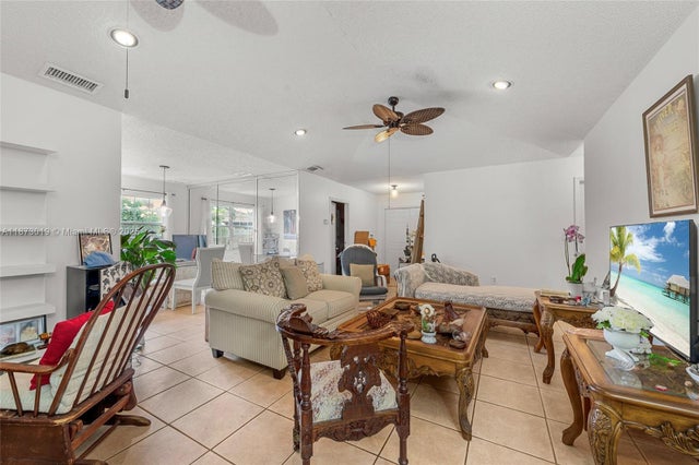 5 of 33 - 8155 Nw 201st St, Hialeah, FL