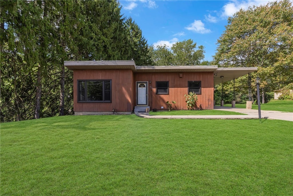 6162 Tuscarawas Road, Ohioville