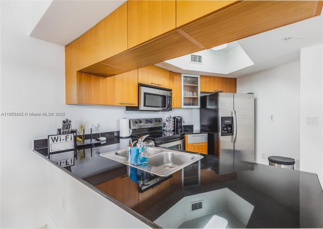 3 of 27 - 1750 N Bayshore Dr 2402, Miami, FL