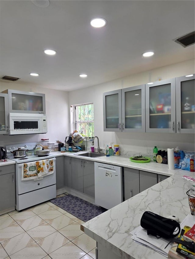 3 of 6 - 1010 Nw 196th St, Miami Gardens, FL