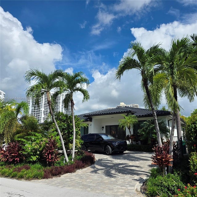 2 of 21 - 343 S 190th St, Sunny Isles Beach, FL