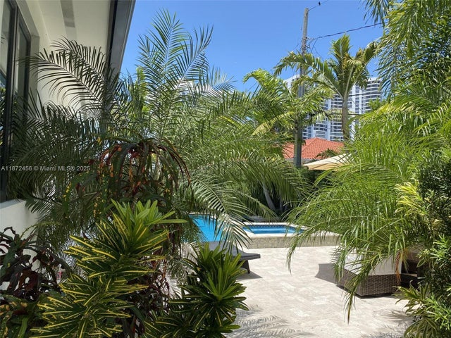 5 of 21 - 343 S 190th St, Sunny Isles Beach, FL