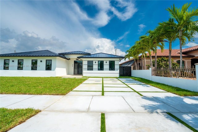 4 of 43 - 9235 Sw 42nd St, Miami, FL