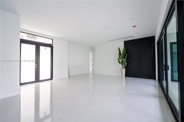 5 of 43 - 9235 Sw 42nd St, Miami, FL