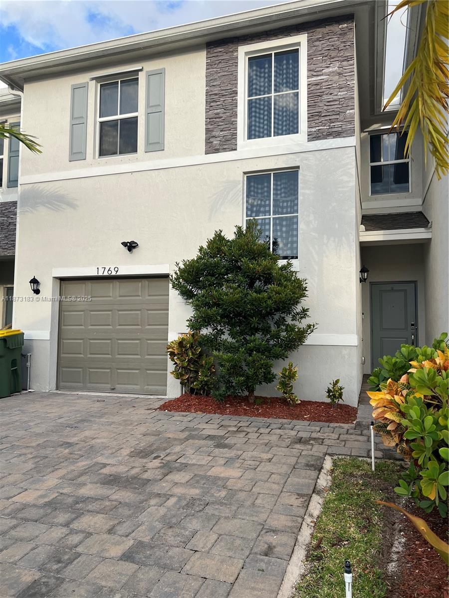 1769 Se 7th Ter, Homestead