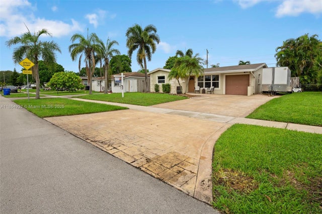 3 of 25 - 7321 E Mcarthur Pkwy, Hollywood, FL