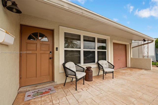 4 of 25 - 7321 E Mcarthur Pkwy, Hollywood, FL