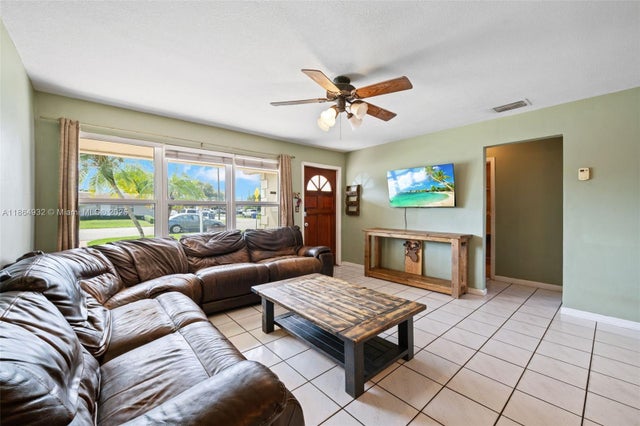 5 of 25 - 7321 E Mcarthur Pkwy, Hollywood, FL